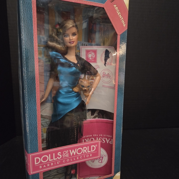 2011 Dolls of the World Argentina Barbie Pink Label #W3375 - Picture 8 of 9